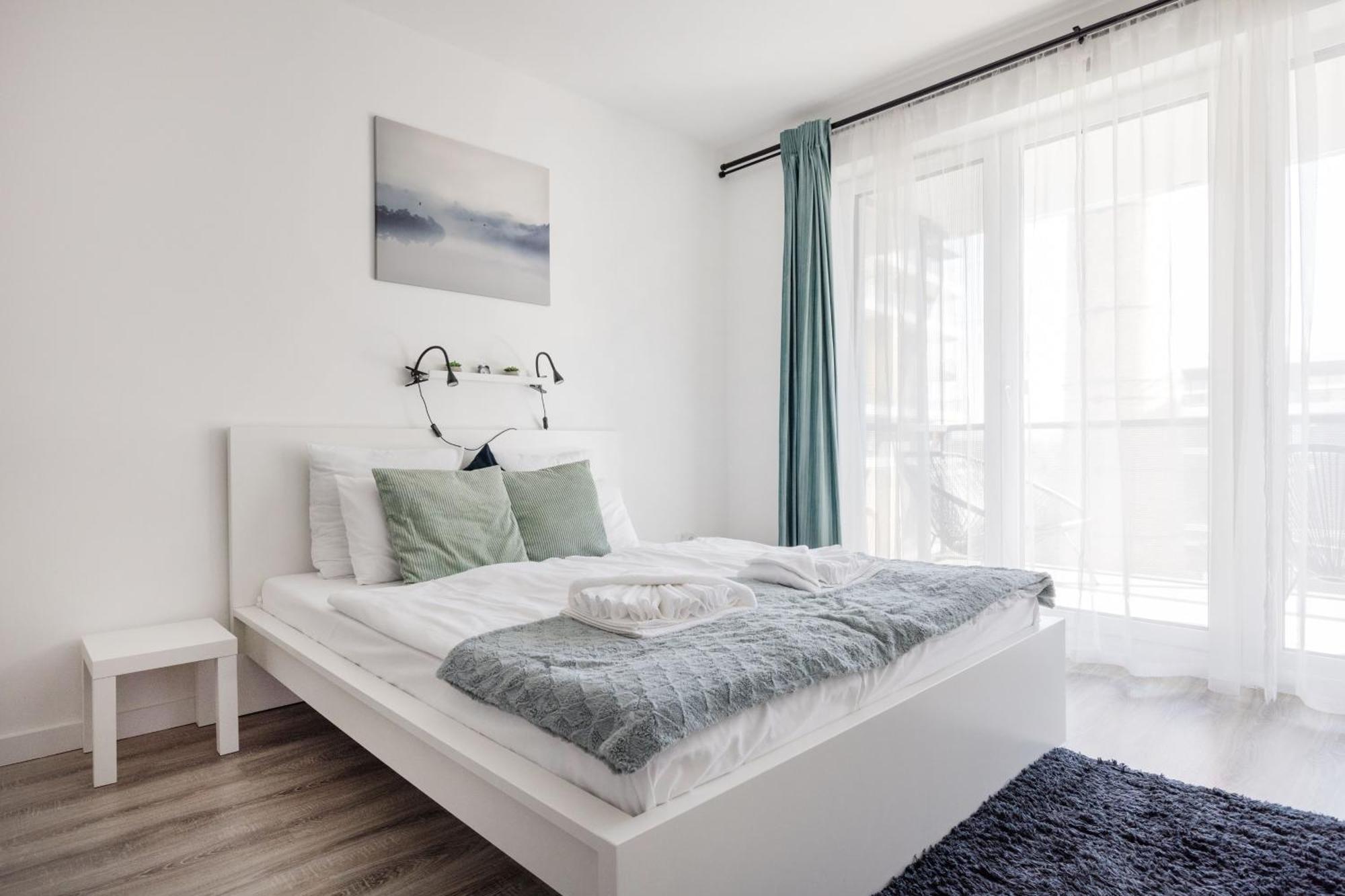 Modern Riverfront Apartment With Free Parking 부다페스트 외부 사진