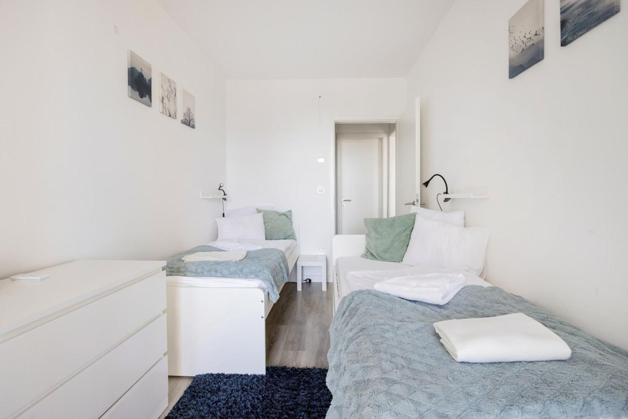 Modern Riverfront Apartment With Free Parking 부다페스트 외부 사진